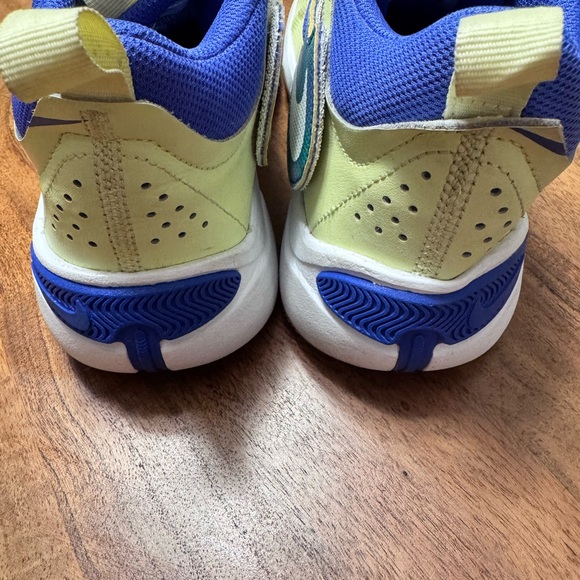 Nike Sneakers in Yellow and Blue - Picture 4 of 7